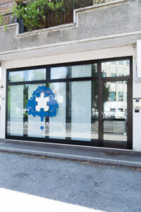 L'esterno dell'agenzia Unipol di Altavilla Vicentina
