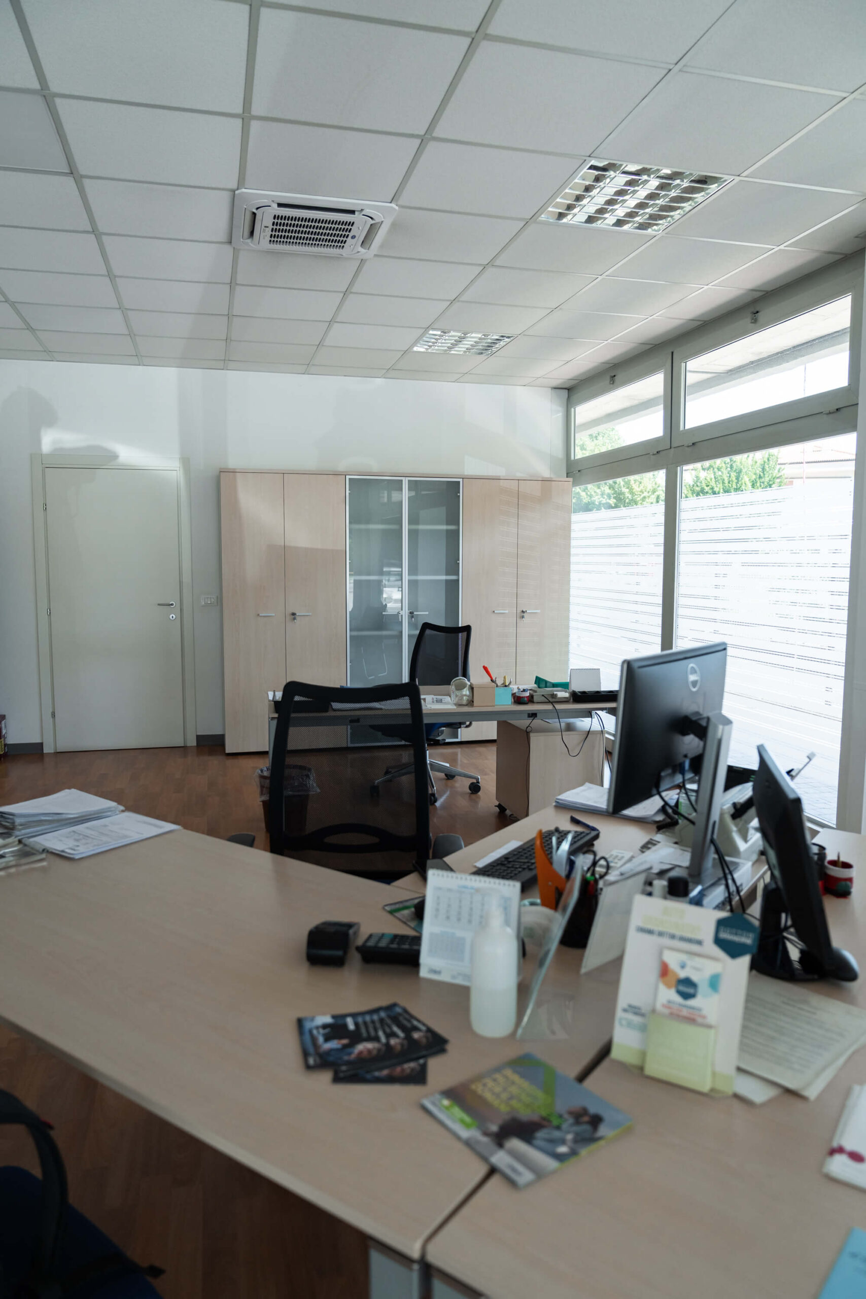 L'interno dell'agenzia Unipol di Lonigo