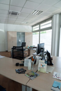 L'interno dell'agenzia Unipol di Lonigo