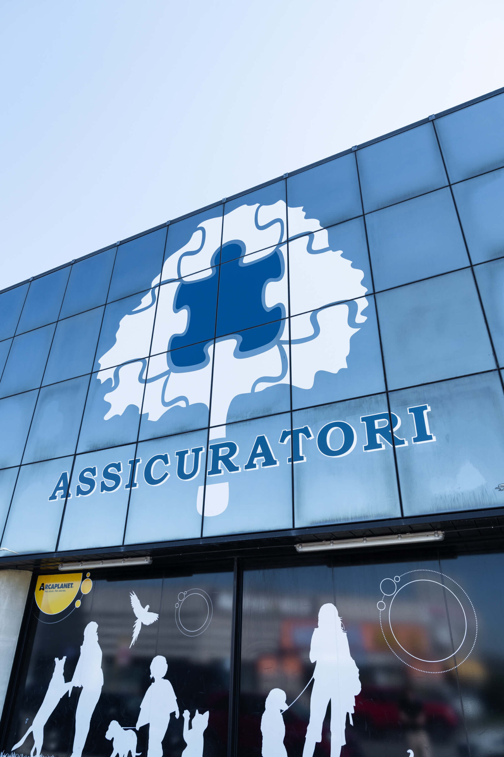L'esterno dell'agenzia di assicurazioni Unipol di Alte di Montecchio Maggiore